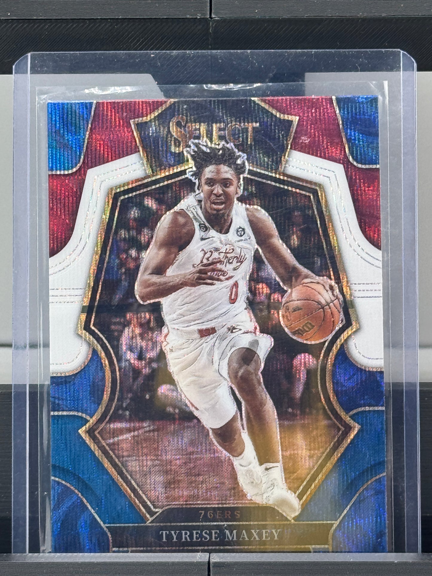 2022-23 Select #109 Tyrese Maxey Premier Level Red White Blue Wave Prizm Philadelphia 76ers